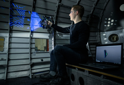 MetraSCAN可攜式3D掃描設備符合人體工學設計