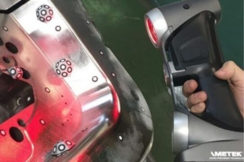 使用Creaform HandyScan 3D雷射掃描器精準掃描熱沖壓件